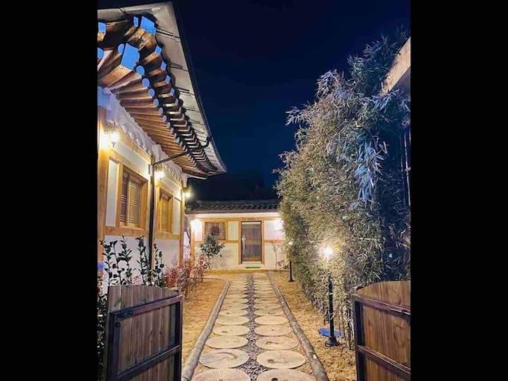 Adam Guesthouse Кёнджу Экстерьер фото