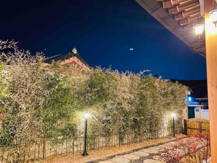 Adam Guesthouse Кёнджу Экстерьер фото