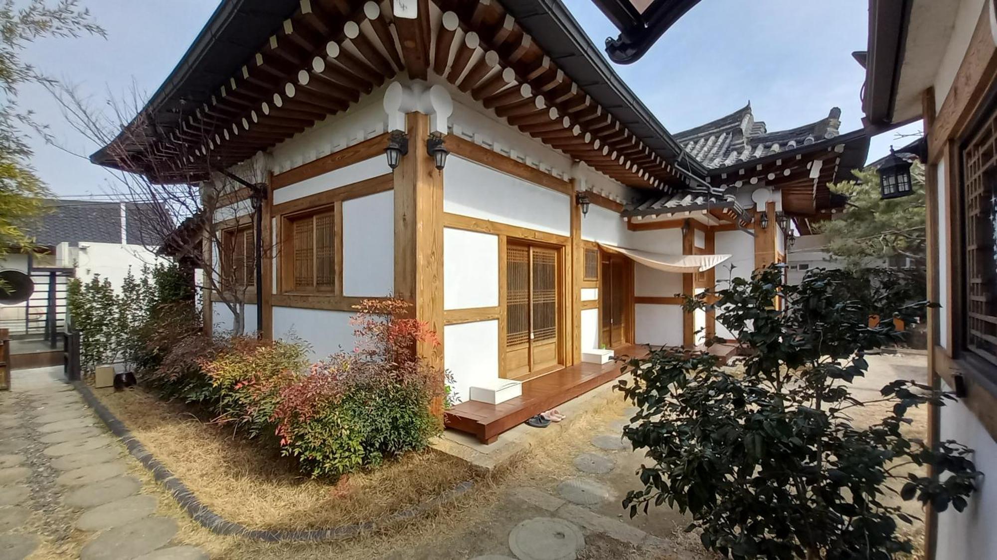 Adam Guesthouse Кёнджу Экстерьер фото